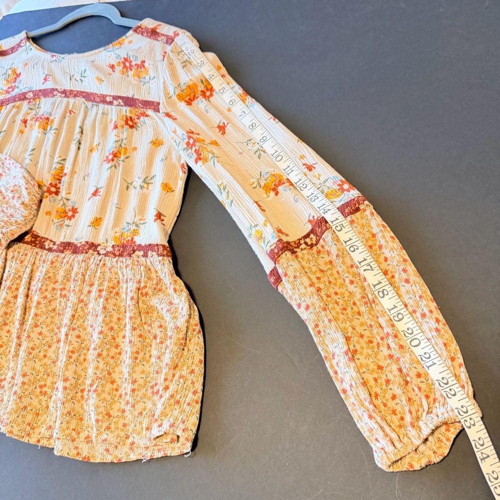 Maurices bohemian flowy blouse, tan, peasant sleeves, floral print size S - Picture 7 of 13